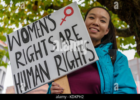 Belfast, Irlande du Nord. 14/10/2017 - Rallye pour organiser un défilé de choix à l'appui de pro-choix, les droits à l'avortement et les droits des femmes en la matière. Environ 1200 personnes ont assisté à l'événement. Banque D'Images