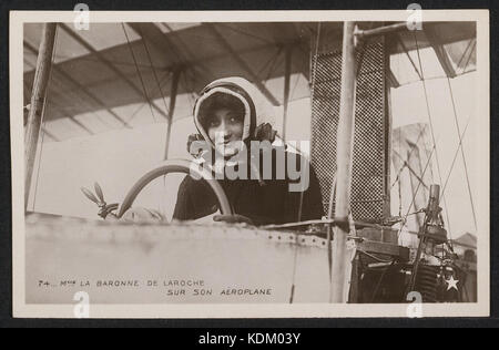Portrait de madame De pilote Laroche dans le cockpit d'un biplan. ca. 1910 (id.31869753) Banque D'Images