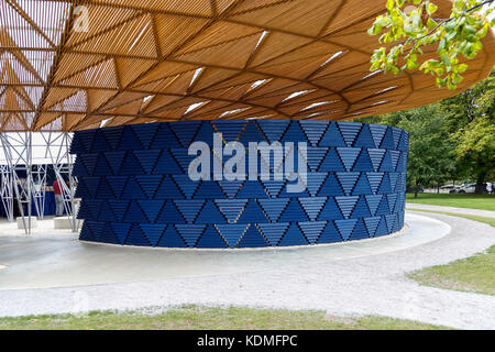 Pavillon en serpentin 2017, jardins de Kensington, Hyde Park Corner, Londres, conçu par l'architecte primé Diébédo Francis Kéré Banque D'Images