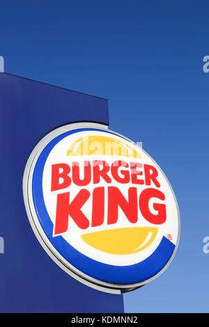 Aarhus, Danemark - 13 décembre 2015 : le logo de la chaîne de restauration rapide Burger king sur un panneau Banque D'Images