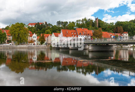 Vue sur la rivière sur Landsberg am Lech ville-- Banque D'Images