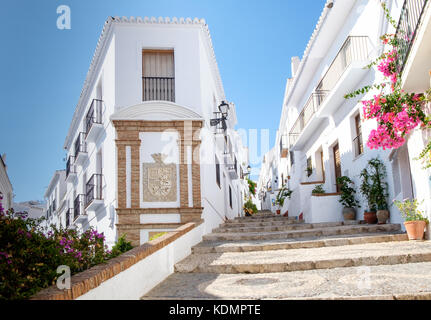 Frigiliana est une promenade journalière pour les visiteurs de la station balnéaire de la Costa del Sol dans le sud de l'Espagne. Banque D'Images