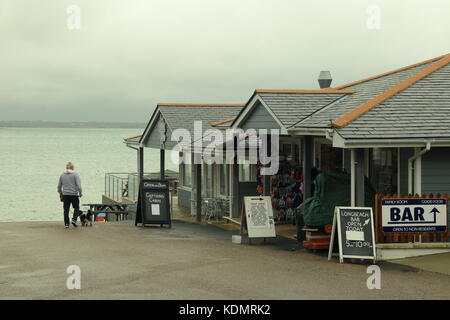 Boutiques, cafés,colwey Bay, île de Wight Banque D'Images