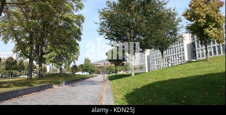 Campus de l'Université technique de Delft, aux Pays-Bas. Faculté des Sciences Appliquées (AS) - Technische Natuurkunde. Croix de 2 images. Automne 2017 Banque D'Images