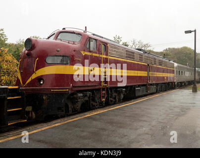 American Vintage locomotive diesel série e gm travaille sur cape cod central railroad ma usa Banque D'Images