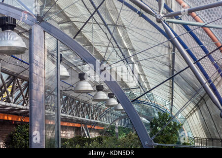 Serre, Orangerie, construction moderne et contemporain dans le jardin royal du Château de Prague, République Tchèque Banque D'Images