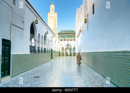 Moulay Idriss Zerhoun, Maroc - Jan 16, 2017 : Entrée à la mosquée et tombeau de Moulay Idriss 1er. La ville sainte de Moulay Idriss Zerhoune Banque D'Images