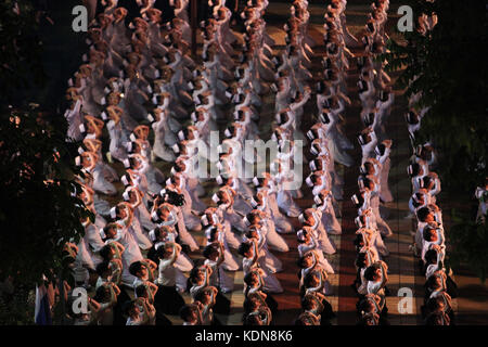 Bangkok, Thaïlande. 13 oct, 2017. La cérémonie religieuse a eu lieu pour commémorer le premier anniversaire de feu le roi. crédit : panupong changchai/pacific press/Alamy live news Banque D'Images