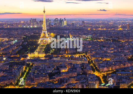 Paris, France - 14 mai 2014 : avec vue sur la tour eiffel avec paris city skyline at night en france. Banque D'Images