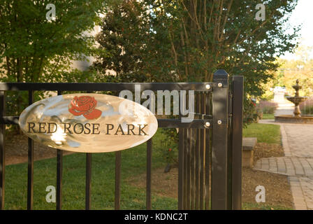 Panneau d'entrée au Rouge Rose Park, Lancaster, SC, USA. Banque D'Images