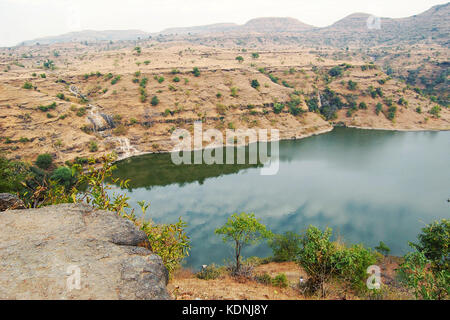 Lac dans la zone déserte. tonique. photo paysage lean en Inde du sud. Vue sur le lac, dans le Maharashtra. Banque D'Images