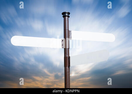 Pancarte à la direction de pays Banque D'Images