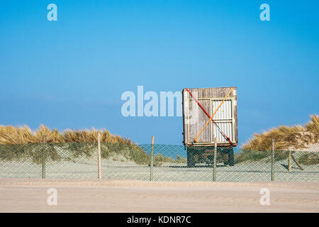 Bande-annonce sur la côte de la mer baltique à Warnemünde, Allemagne. Banque D'Images