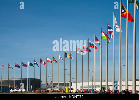 Sochi, Russie. février 07, 2014 - drapeaux des pays-participants des jeux olympiques d'hiver en parc olympique de Sotchi Banque D'Images