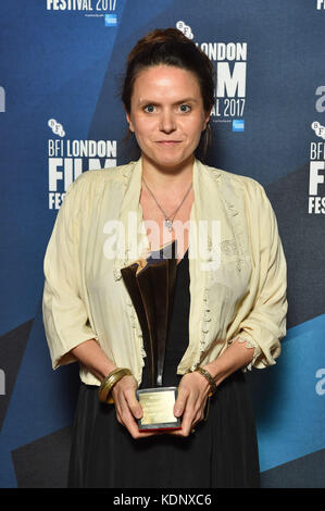 Lucy Cohen, lauréate du concours documentaire, photographiée dans la salle de presse du film Festival Awards, dans le cadre du BFI London film Festival, à Banqueting House, Londres. APPUYEZ SUR ASSOCIATION photo. Date de la photo : samedi 14 octobre 2017. Le crédit photo devrait se lire comme suit : Matt Crossick/PA Wire. Banque D'Images