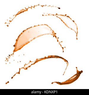 Splendide collection de flying éclaboussures de liquides de couleur orange sur fond blanc Banque D'Images