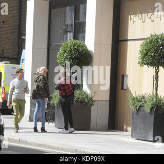 Modèle Lara Stone vu quitter le restaurant Fucina à Marylebone avec son petit ami actuel après avoir dégusté une bouchée de déjeuner avec : Lara Stone où : Londres, Royaume-Uni quand : 14 Sep 2017 crédit : WENN.com Banque D'Images