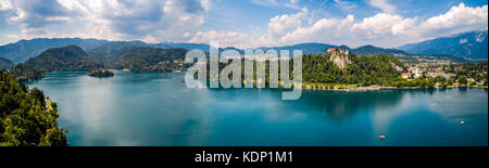 Slovénie - panorama vue aérienne resort lake bled. Photographie aérienne drone fpv. Banque D'Images