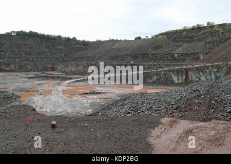 En vue d'une carrière de roches porphyriques de mine. usine. Banque D'Images