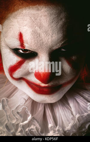 Le mal en colère face à la caméra au clown close up Banque D'Images