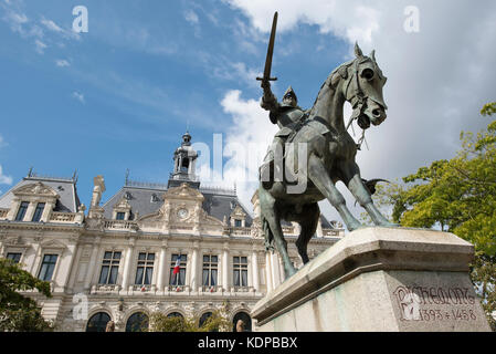 Statue du Duc de Bretagne Arthur de Richemont à l'extérieur de l'Hôtel de Ville Hôtel de Ville Vannes, Bretagne, France. Banque D'Images