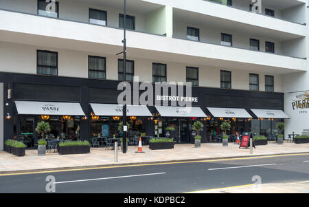 Café Bistrot Pierre, une chaîne fonctionne depuis 1994, a ouvert en face de la Mairie à Albert Road Middlesbrough en septembre 2017 Banque D'Images