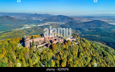 Vue aérienne du château du haut - koenigsbourg dans les vosges. Alsace, France Banque D'Images