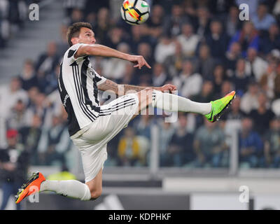 Turin, Italie. 14 octobre, 2017 14 octobre, 2017. à Turin - allianz stadium match de football Juventus f.c. vs s.s. lazio en photo : Mario mandzukic crédit : Cronos/Alamy live news Banque D'Images