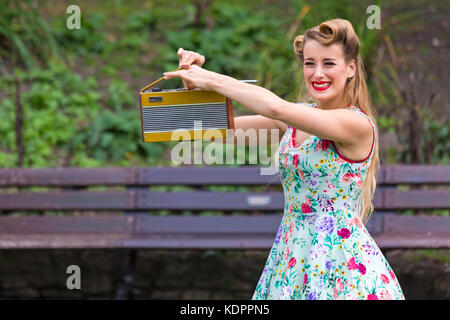 Bournemouth, Dorset, UK. 15 Oct, 2017. Bournemouth Arts par le Festival de la mer revient pour une septième année avec le festival de divertissement. Le kitsch & Sync présent Crédit : traumatismes topiaire Carolyn Jenkins/Alamy Live News Banque D'Images