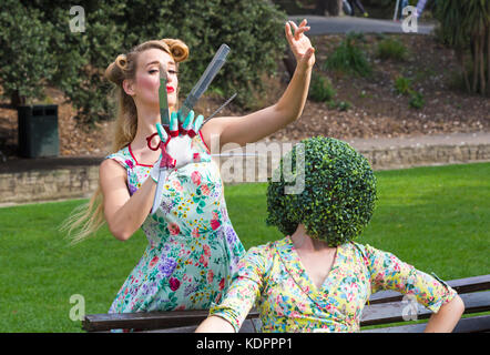 Bournemouth, Dorset, UK. 15 Oct, 2017. Bournemouth Arts par le Festival de la mer revient pour une septième année avec le festival de divertissement. Le kitsch & Sync présent Crédit : traumatismes topiaire Carolyn Jenkins/Alamy Live News Banque D'Images