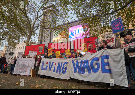 Londres, Royaume-Uni. Oct 15, 2017 London living wage. protestation de cinema et travailleurs du festival festival du film de Londres Londres, Royaume-Uni crédit : marc zakian/Alamy live news Banque D'Images