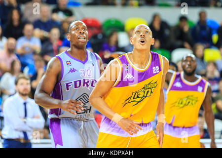 Londres, Royaume-Uni, 15 octobre 2017. Les Lions' Brandon Peel (22) montres son rendez-vous jeter dans le panier. L'équipe de Lions Londres dominent le BBL British Basketball League match contre Leeds vigueur à la boîte de cuivre Arena, Queen Elizabeth Olympic Park, London Stratford. Les Lions gagner 103-54 Banque D'Images