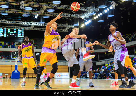 Londres, Royaume-Uni, 15 octobre 2017. L'équipe de Lions Londres dominent le BBL British Basketball League match contre Leeds vigueur à la boîte de cuivre Arena, Queen Elizabeth Olympic Park, London Stratford. Les Lions gagner 103-54 Banque D'Images