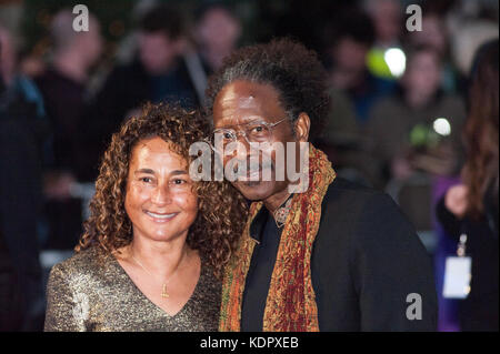 Londres, Royaume-Uni. 15 octobre 2017. clarke Peters (r) arrive pour le uk film premiere de 'trois panneaux d'extérieur ebbing, Missouri' à Odéon leicester square lors de la 61e BFI London Film Festival, soirée de clôture du gala. crédit : wiktor szymanowicz/Alamy live news Banque D'Images