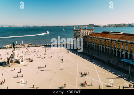 Lisbonne, Portugal - 11 août 2017 : Praça do Comercio (place du commerce ou Terreiro do paco) est situé près de la rivière Tagus Banque D'Images