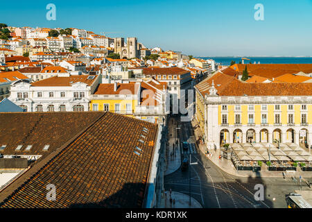 Lisbonne, Portugal - 11 août 2017 : Vue aérienne de la ville de Lisbonne au Portugal à partir de la rua Augusta de triomphe de vue. Banque D'Images