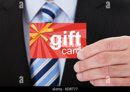 Close-up of businessman holding gift card Banque D'Images