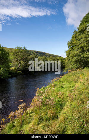 La rivière swale près de gunnerside dans les vallées du Yorkshire, Angleterre. Banque D'Images