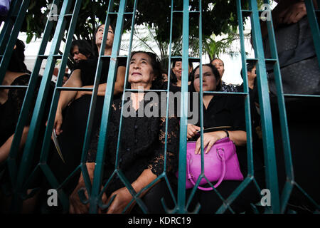 La Thaïlande. 15 oct, 2017. ont pris part à la répétition générale de la procession qui portera l'urne d'or de Sa Majesté le roi Bhumibol Adulyadej le crématorium à Sanam Luang. Bangkok, le 15 octobre 2017. crédit : panupong changchai/pacific press/Alamy live news Banque D'Images