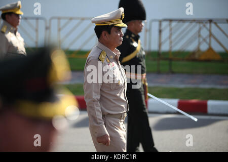 La Thaïlande. 15 oct, 2017. premier ministre prayuth chan-ocha a participé à la répétition générale de la procession qui portera l'urne d'or de Sa Majesté le roi Bhumibol Adulyadej le crématorium à Sanam Luang. Bangkok, le 15 octobre 2017. crédit : panupong changchai/pacific press/Alamy live news Banque D'Images