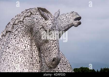 'Kelpies', sculpture géante de canal de chevaux par Andy Scott, 2013, le parc de l'hélice, Falkirk, Scoltand Banque D'Images