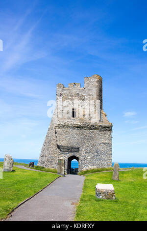 Les ruines d'un château à Aberystwyth Ceredigion pays de Galles Royaume-Uni Banque D'Images