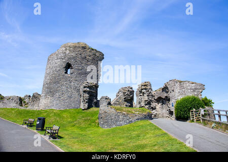 Les ruines d'un château à Aberystwyth Ceredigion pays de Galles Royaume-Uni Banque D'Images