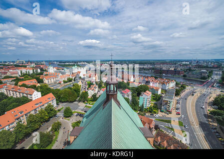 Vue aérienne depuis la cathédrale Basilique de Saint-Jacques l'Apôtre à Szczecin, province de Poméranie occidentale en Pologne. Vue sur l'ouest de l'Oder Banque D'Images