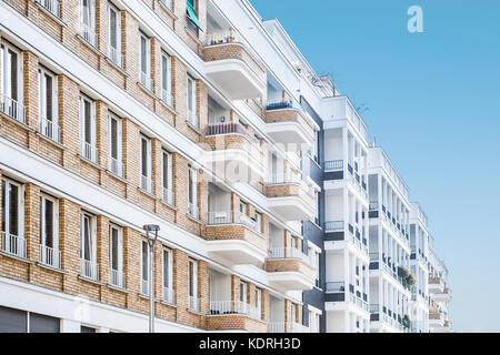 La façade de l'immeuble d'habitation - immeubles modernes Banque D'Images