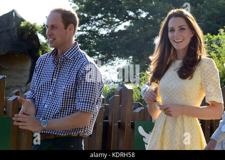 Sydney, AUSTRALIE - 20 AVRIL : Prince William, duc de Cambridge et Catherine, duchesse de Cambridge au zoo de Taronga le 20 avril 2014 à Sydney, Australie. Population: Prince William, duc de Cambridge et Catherine, duchesse de Cambridge Réf. Transmission: MNCUK1 crédit: Hoo-Me.com/MediaPunch ***NO UK*** Banque D'Images