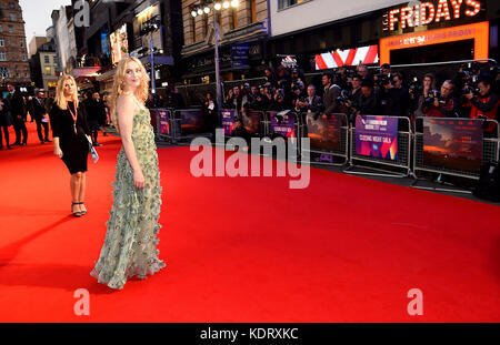 Kathryn Newton assiste à la première de trois panneaux d'affichage à l'extérieur d'ebbing, Missouri, au gala de clôture du BFI London film Festival, à l'Odeon Leicester Square, Londres. Banque D'Images