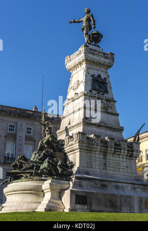 Infante D. Henrique (le prince Henri le Navigateur) statue dans la ville de Porto sur la péninsule ibérique, deuxième plus grande ville du Portugal Banque D'Images