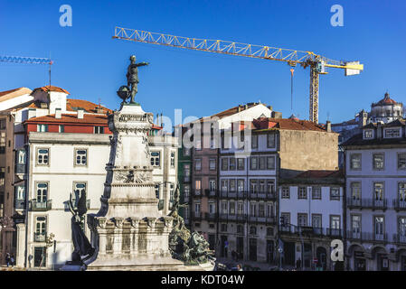 Infante D. Henrique (le prince Henri le Navigateur) statue dans la ville de Porto sur la péninsule ibérique, deuxième plus grande ville du Portugal Banque D'Images