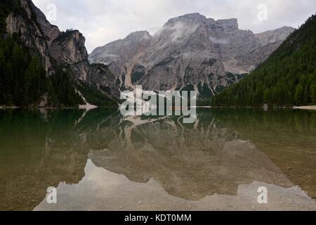 Lago di braies Banque D'Images
